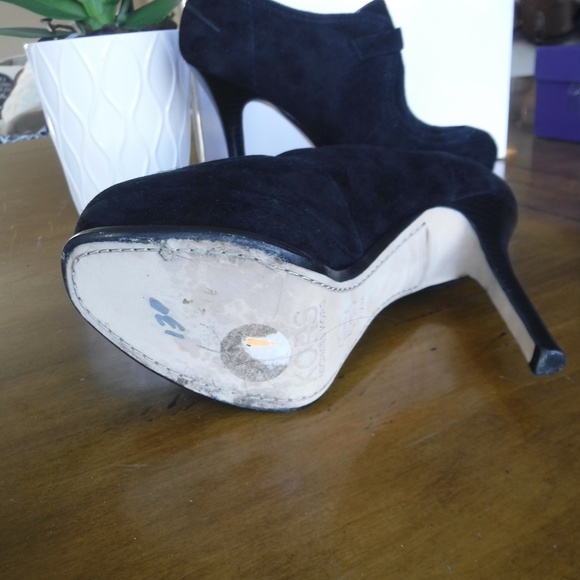 Micheal Kors Suede Platform Vintage Heels 6.5 - Picture 5 of 8